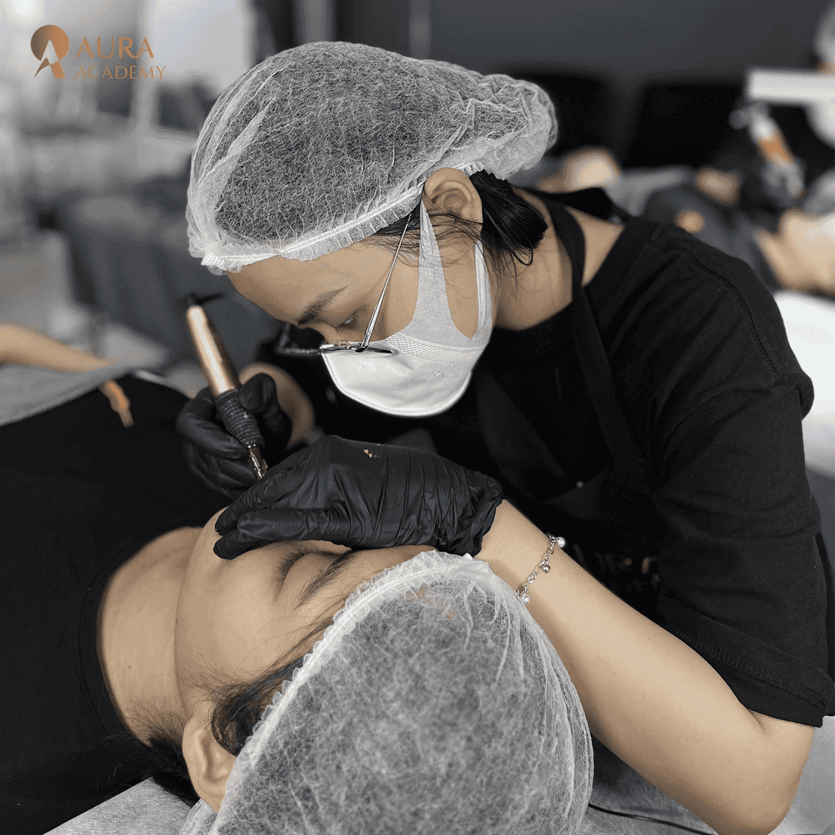 Khóa học Phun xăm thẩm mỹ chuyên nghiệp tại Aura Beauty Academy