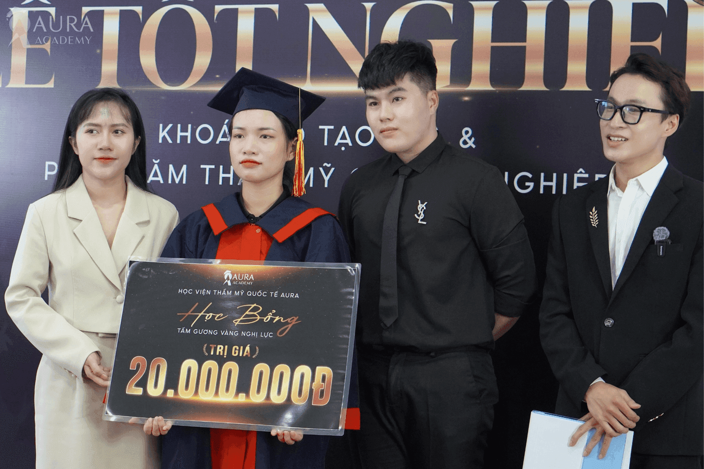 Lễ tốt nghiệp và trao chứng chỉ cho học viên Aura Academy